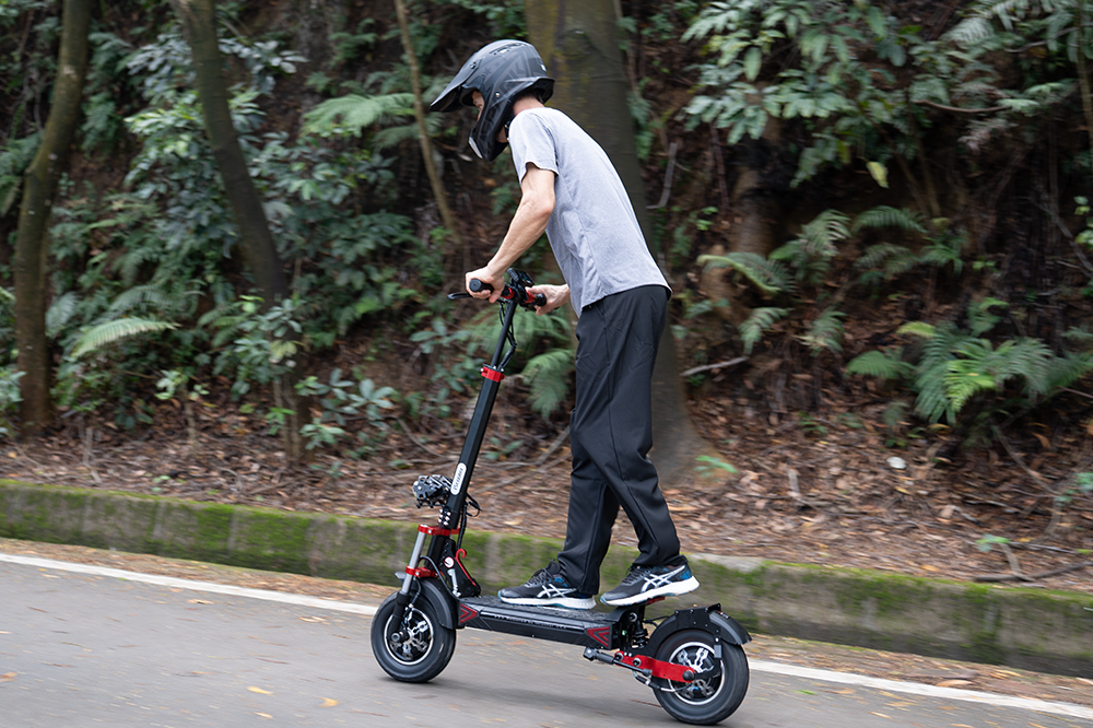 Electric Scooter Battery Guide: Charging, Care & Replacement | iScooter EU