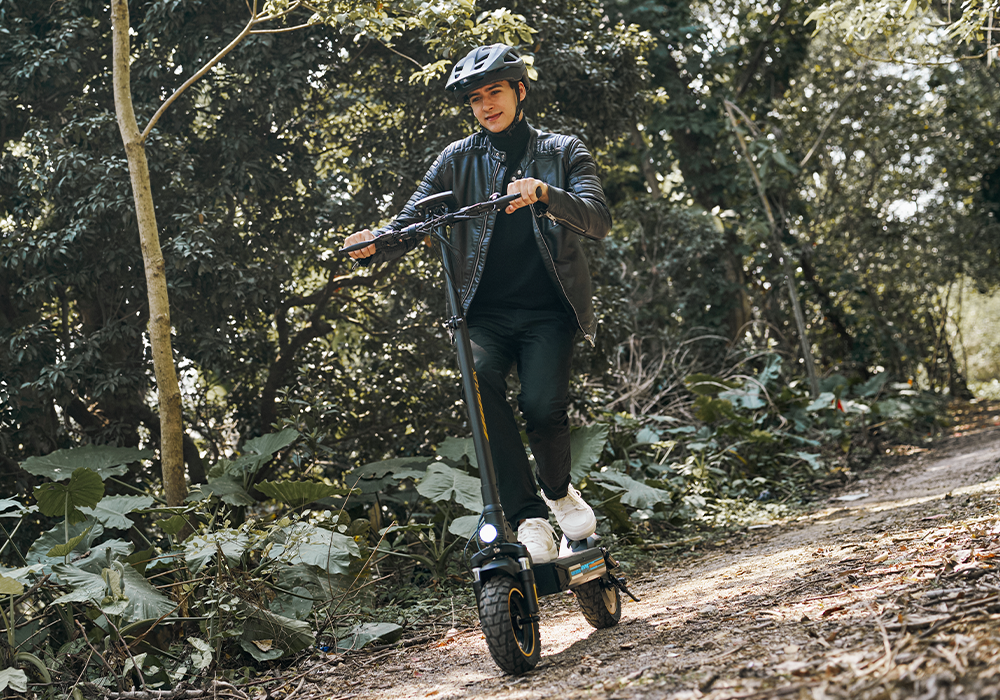 W9 Air’s front wheel assembly with black suspension fork, ventilated disc brake, and rugged tire with orange rim accent. The design highlights shock absorption, safety, and precision engineering, ensuring a stable and comfortable ride.